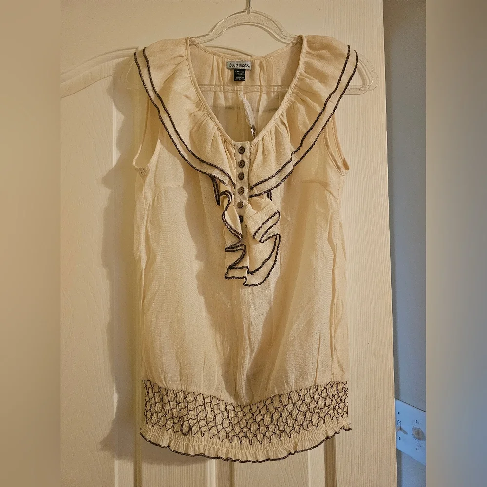 NWT Ruffle Top - Picture 1 of 4